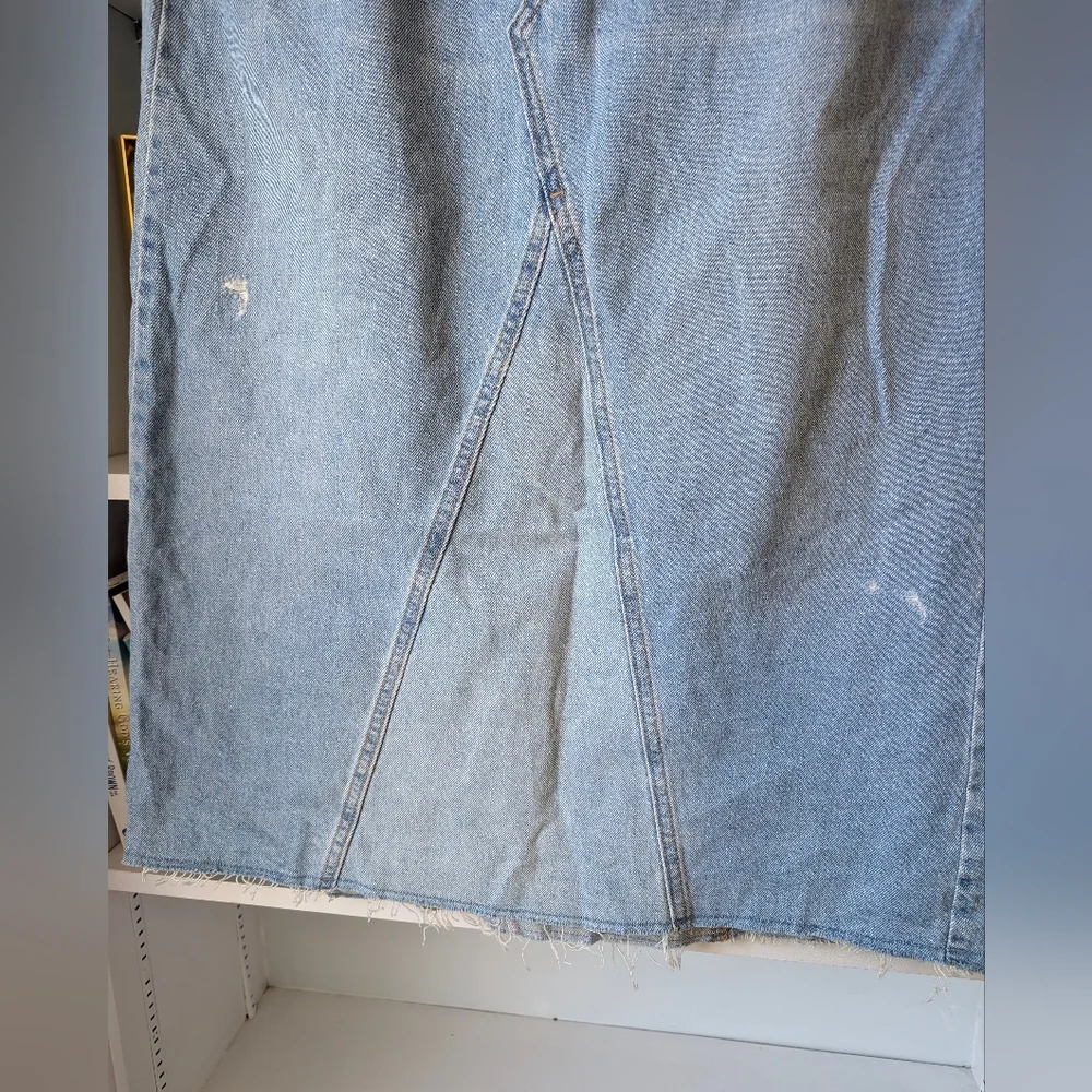 Old Navy Maxi Denim Skirt Light Wash Blue Jean Skirt Distressed Size 10 / Large - Picture 7 of 11